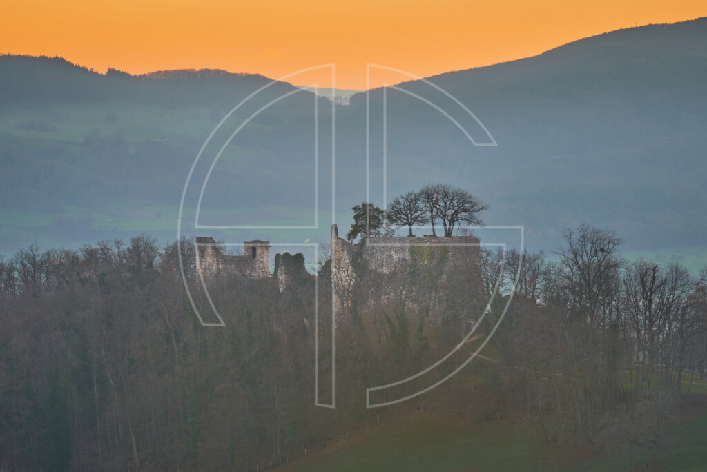 Dorneck The ruins of a castle at dusk.