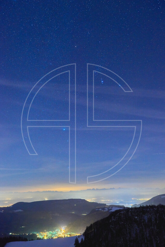 A starry sky in winter.